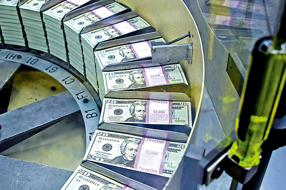 　　圖：俄烏衝突可能會加劇國際貨幣體系的嬗變，美元的霸權地位或受動搖。