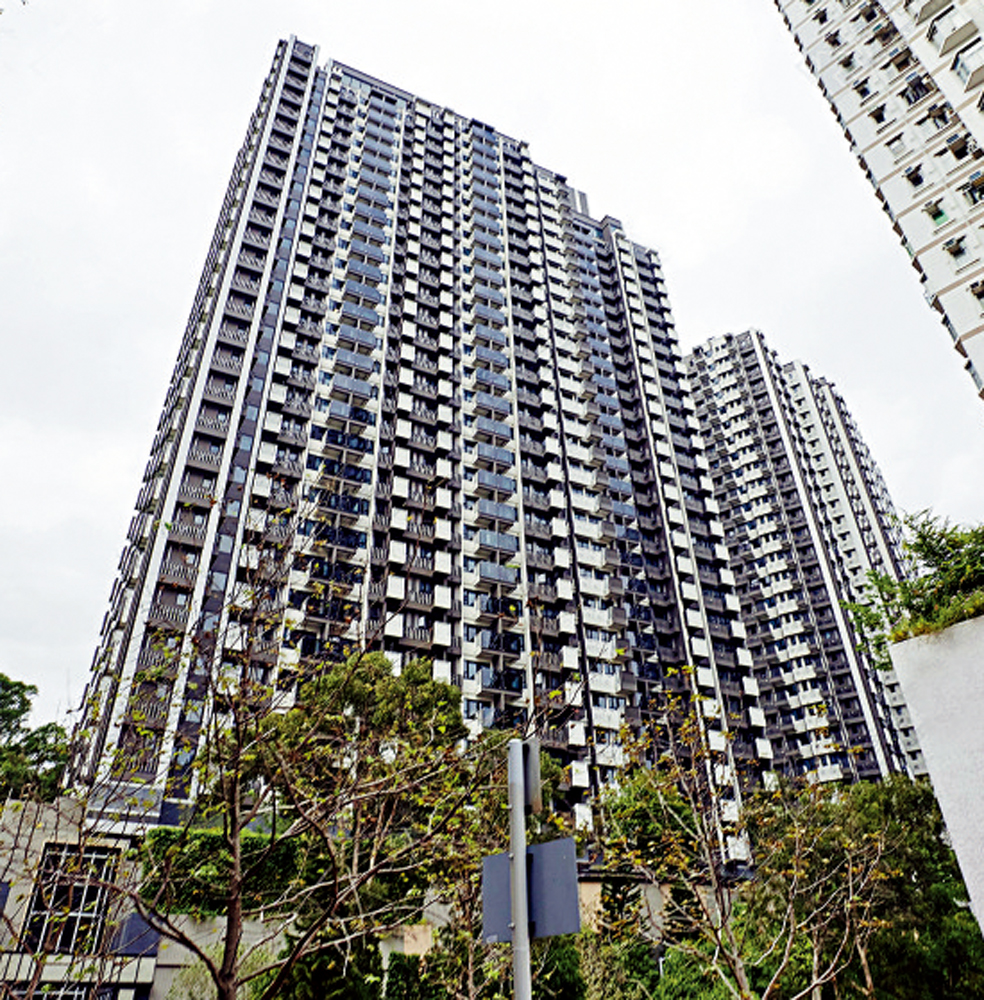 　　圖：屯門御半山有業主看淡後市，止蝕賣樓。