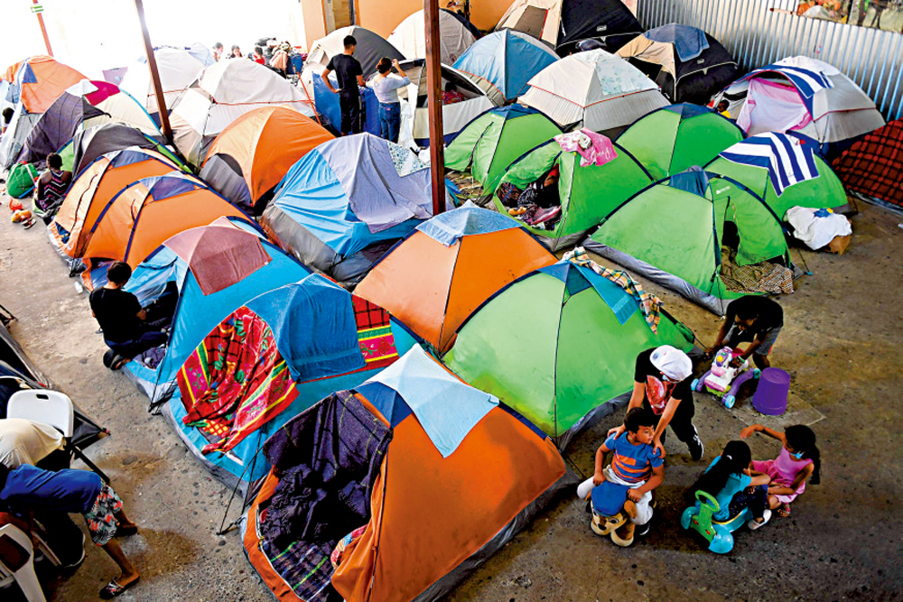 　　圖：拉丁裔難民無法進入美國，滯留在墨西哥邊境。\法新社