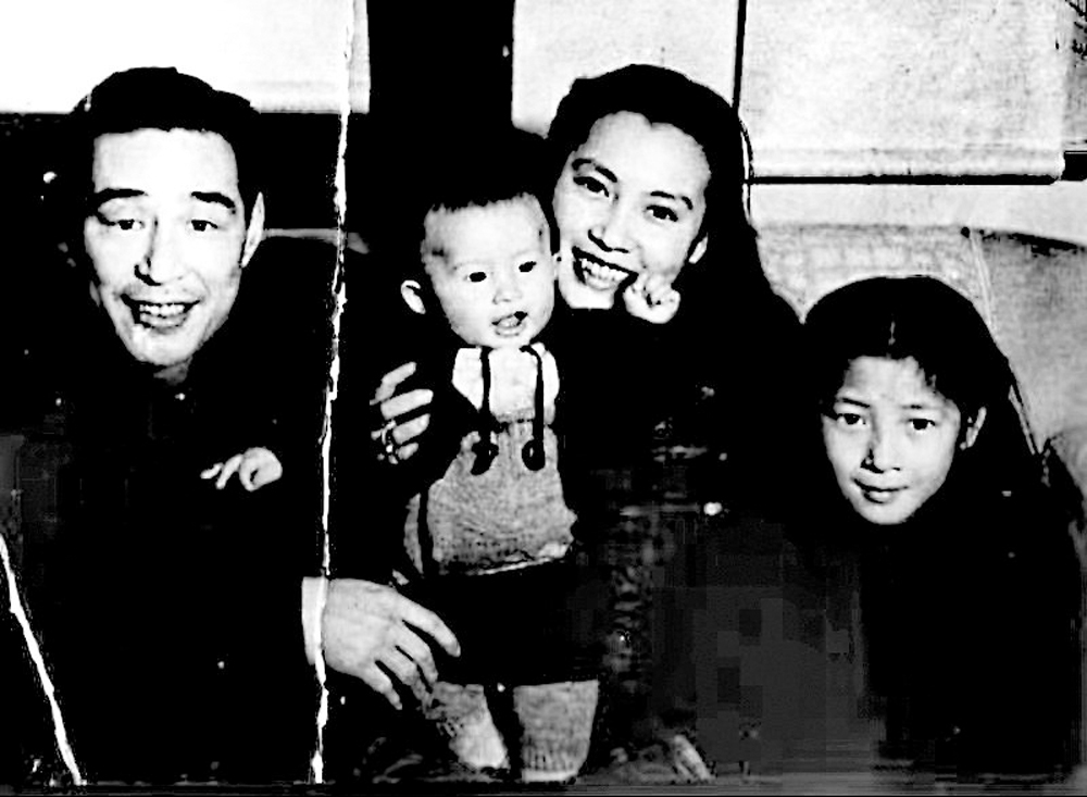 　　圖：秦怡、金焰和一雙兒女早年的照片。\受訪者提供