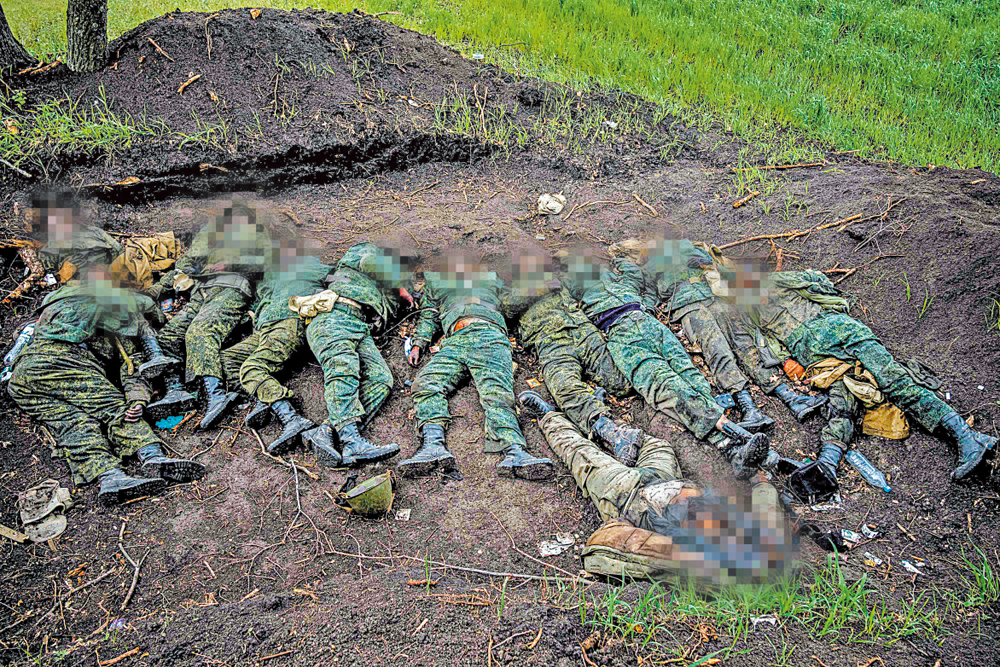 　　圖：哈爾科夫附近的烏軍9日將俄軍屍體堆放在一起。\法新社