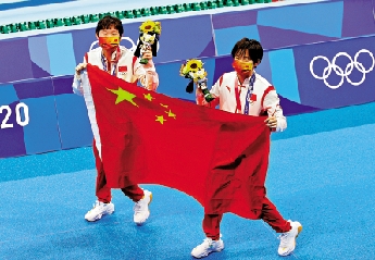 　　圖：陳芋汐（右）與張家齊同處於成長發育期，須小心控制體重。
