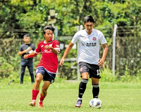 　　圖：朱偉鈞（右）在友賽梅開二度。\東方圖片