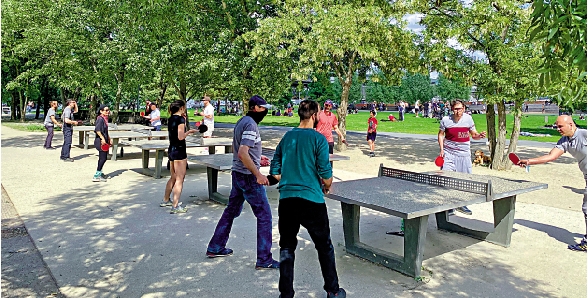 　　圖：熱愛乒乓球運動的柏林人。\作者供圖