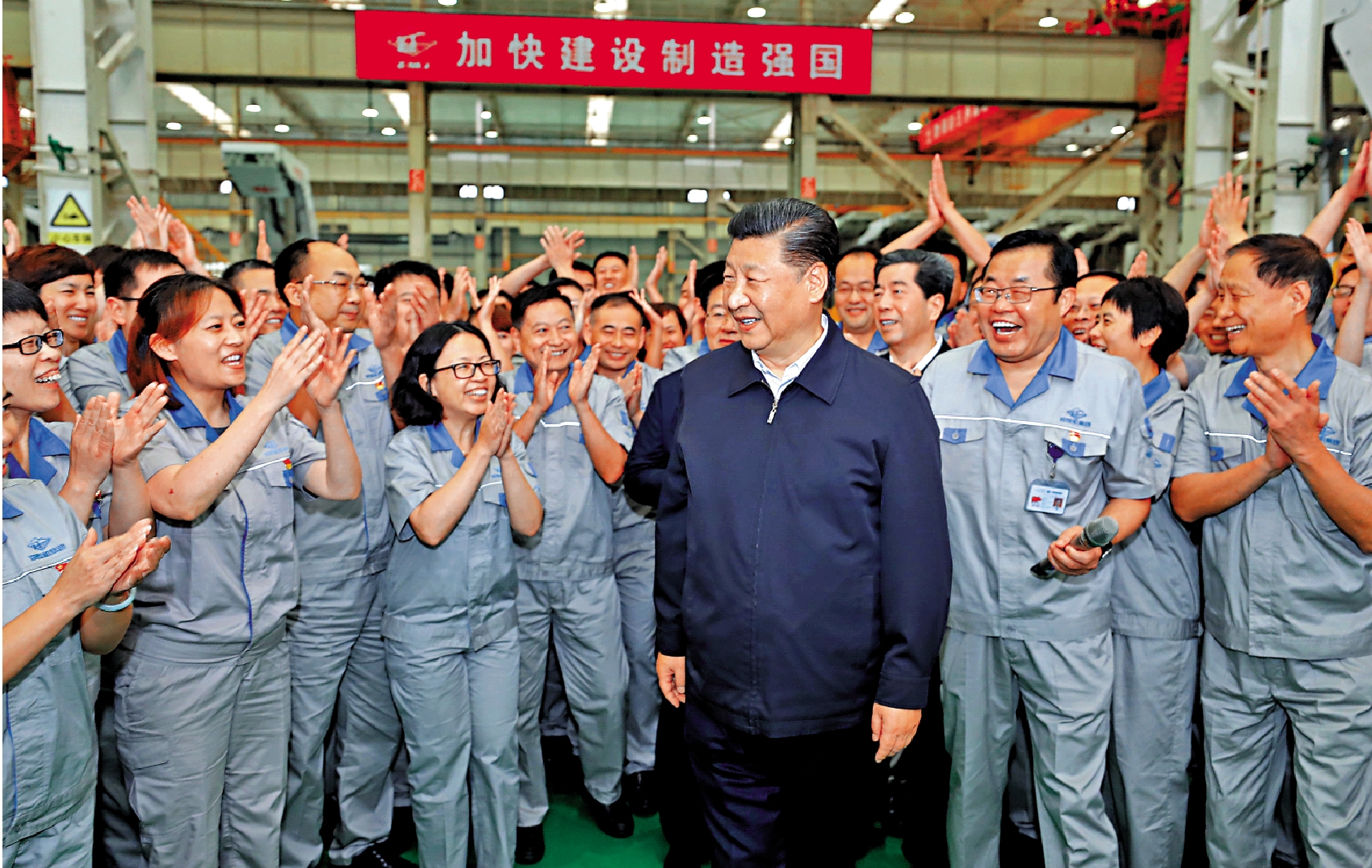 　　圖：2019年9月17日，中共中央總書記、國家主席、中央軍委主席習近平在鄭州考察。這是習近平在鄭州煤礦機械集團股份有限公司同工人們親切交流。\新華社