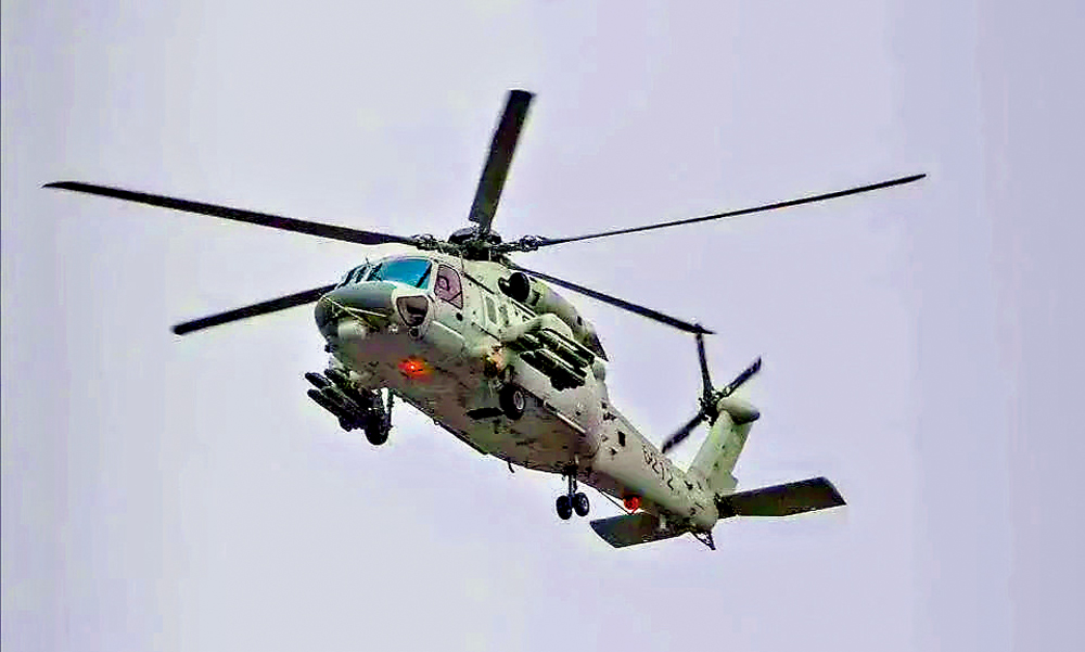 　　圖：艦載突擊型直-20兩個短翼總共掛載了8枚導彈。