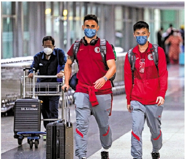 　　圖：港足球員抵達印度加爾各答機場。\香港足總圖片