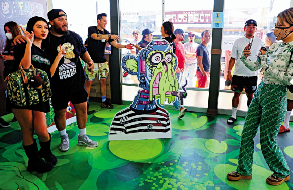 　　圖：加州買家購入「無聊猿」後將其用作自家餐廳招牌，吸引大批食客。\法新社