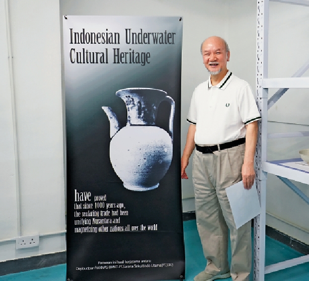 　　圖：張嘉謙在印度尼西亞國家博物館中第一次看到鱷魚島沉船文物。