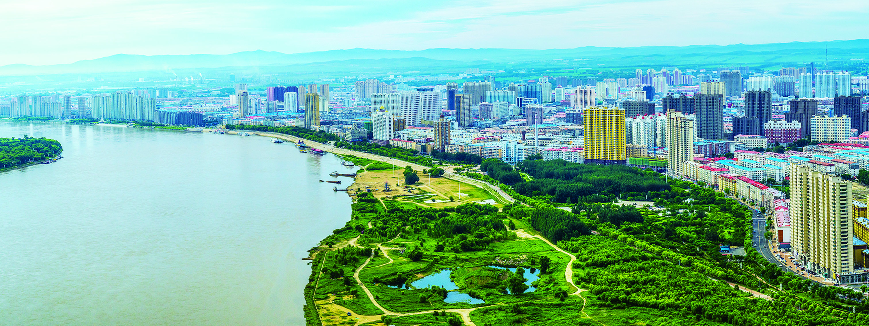 　　圖：佳木斯地處松花江、黑龍江、烏蘇里江匯流而成的三江平原腹地，是世界三大黑土平原之一。