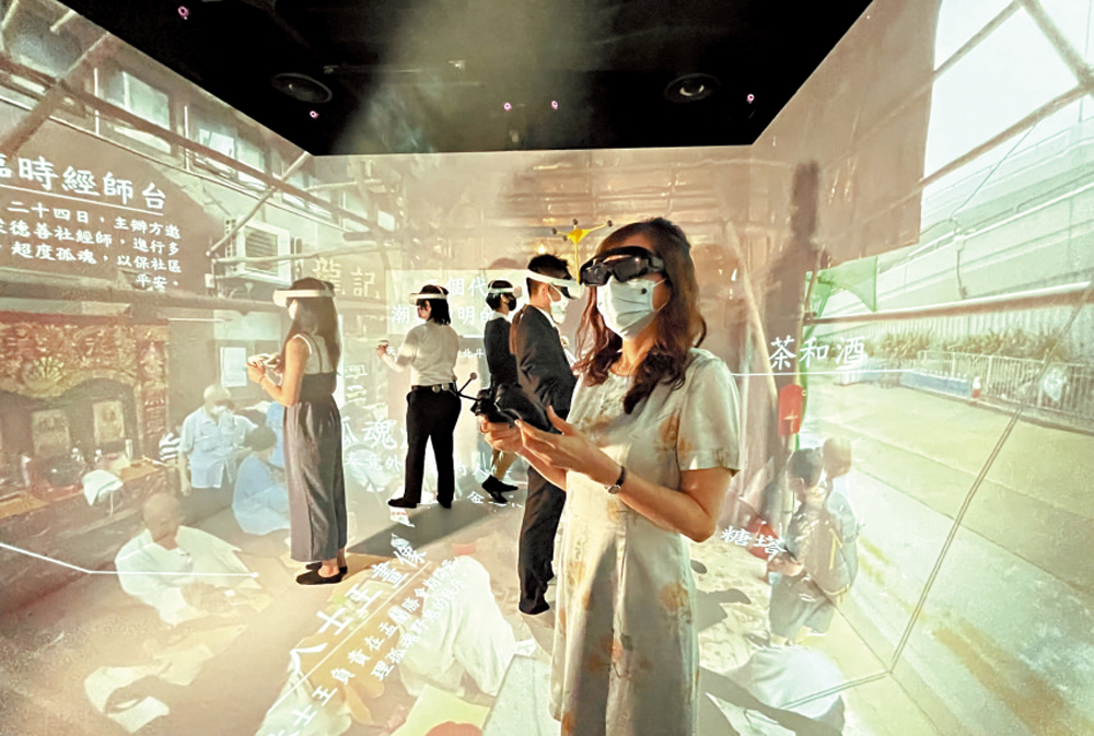 　　圖：在樹仁大學建立的虛擬博物館，只需使用VR裝置便能瀏覽國家級非物質文化遺產的影像。