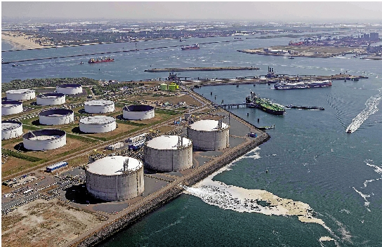 　　圖：荷蘭鹿特丹的液化天然氣接收站。\法新社