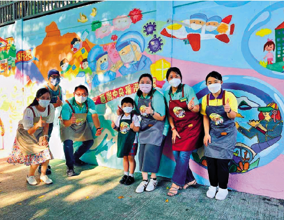 　　圖：「夢想家園樂油油」大型壁畫創作活動，有數十間學校參與，描繪國家和香港25年的發展歷程。
