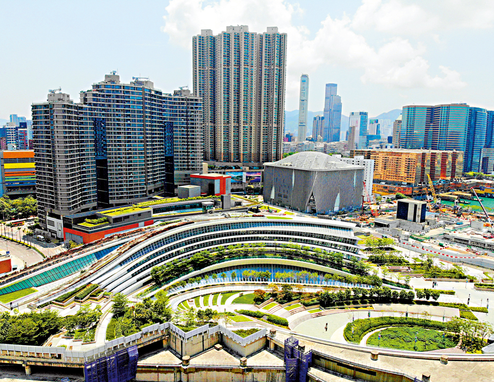 　　圖：大灣區政策近年源源不絕推出，逐步推動灣區市場一體化。香港西九龍高鐵站建成啟用，為粵港澳大灣區居民生活帶來便利。