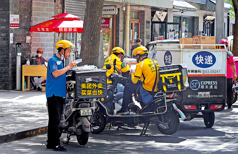 　　圖：分析指，互聯網平台經濟的快速發展不斷催生出各種新經濟業態，給不少勞動者提供了靈活就業的機會。\中新社