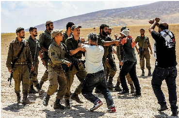 　　圖：6月22日，以色列士兵與巴勒斯坦示威者在希伯倫發生衝突。\法新社