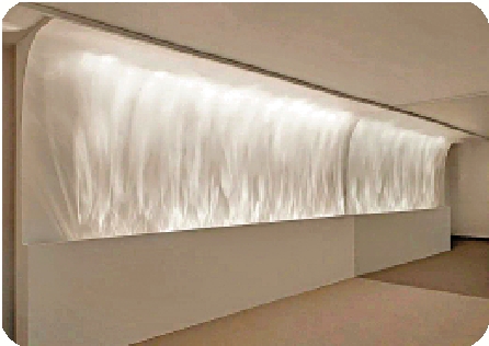 　　圖：「水波紋洗牆燈」能在牆上投射類似水面波光粼粼的效果。