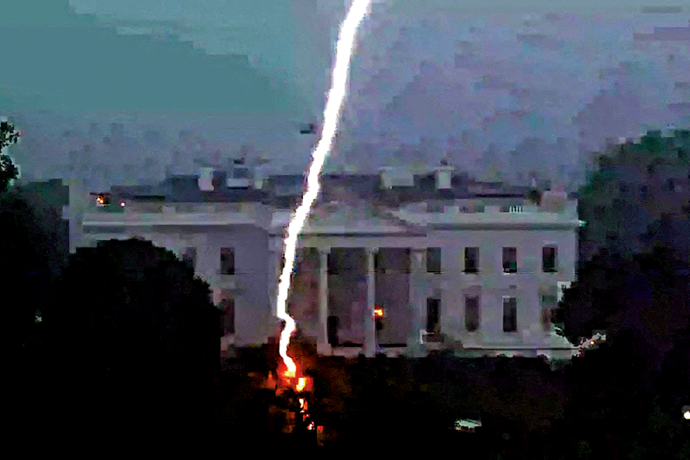 　　圖：白宮附近廣場4日晚被雷擊中，造成3人死亡1人受傷。\路透社