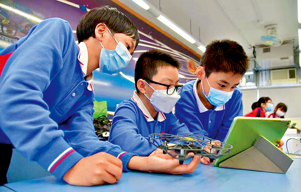 　　圖：蔡若蓮fb介紹教育局發布了《香港學生資訊素養》學習架構（擬定稿）。