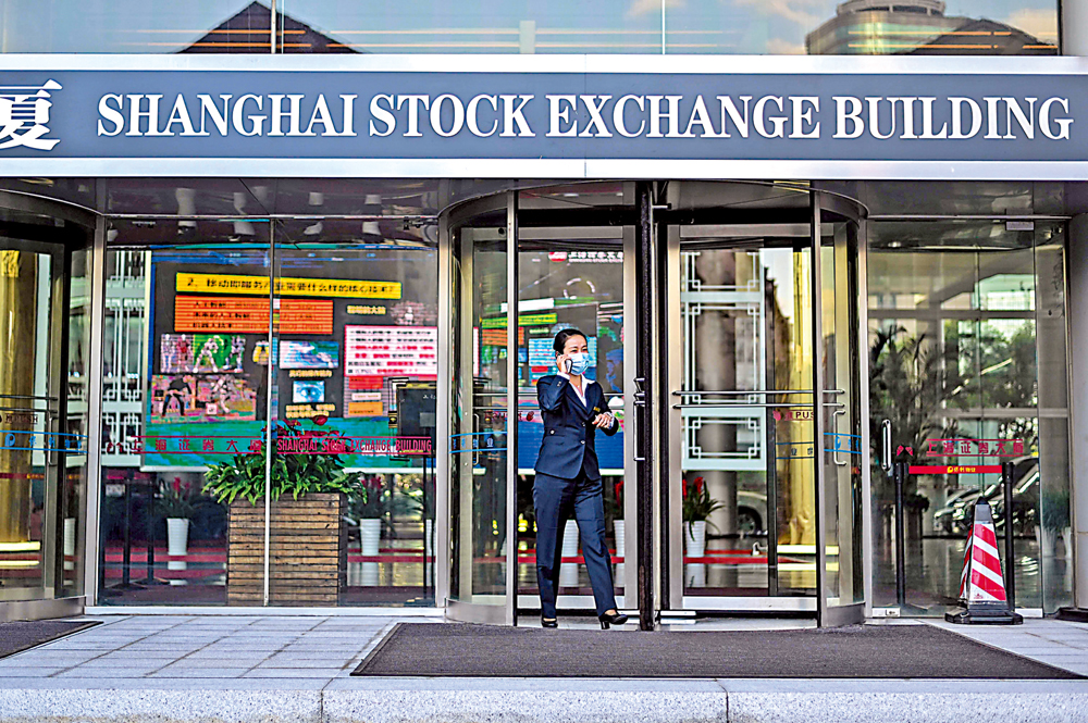 　　圖：今年上半年，中國股市、債市一度出現資本外流，近期有所改善，整體表現在新興市場國家中比較穩健。