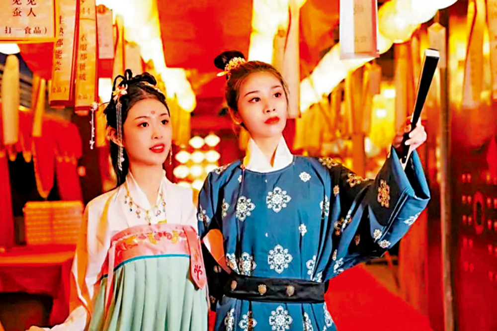 　　圖：在「大唐永不眠」，遊客可任意挑選角色。\受訪者供圖