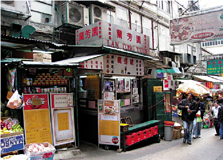 　　圖：港式奶茶因茶袋像絲襪而得名絲襪奶茶，蘭芳園就以絲襪奶茶馳名。