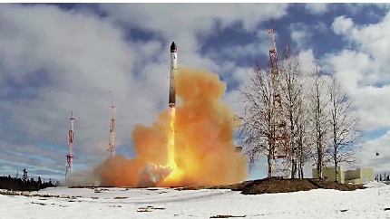 　　圖：俄軍4月20日成功試射「薩爾馬特」洲際彈道導彈。\路透社