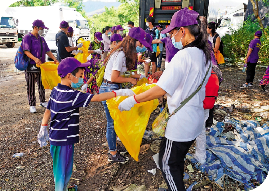 　　圖：今次義務執垃圾大行動，反應熱烈。義工更由5、6歲的小朋友到70歲的長者都有。