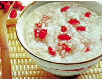　　圖：枸杞子粥養胃氣、明目。