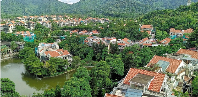 　　圖：聖莫麗斯共分三期發展，綠化率高，望山向湖，風景秀麗。