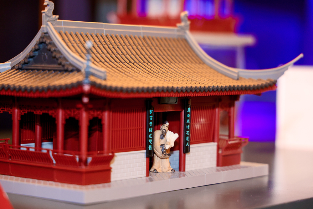 　　圖：「重拾營造」推出的中國古代建築積木。\大公報記者俞晝攝
