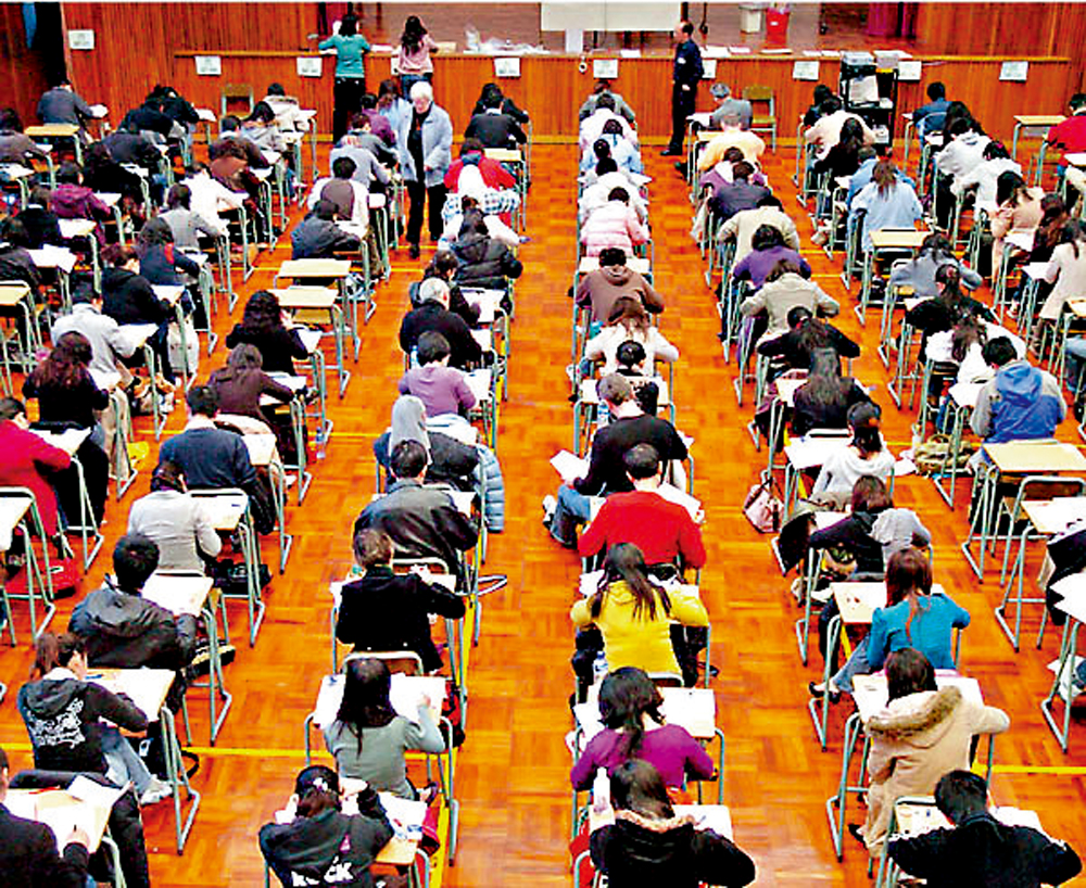 　　圖：基準試普通話科評核「聆聽與認辨」及「拼音」卷，分別只有六成多的考生達標。