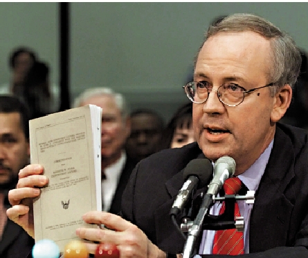 　　圖：揭發克林頓性醜聞的美國獨立檢察官斯塔爾13日去世。/法新社