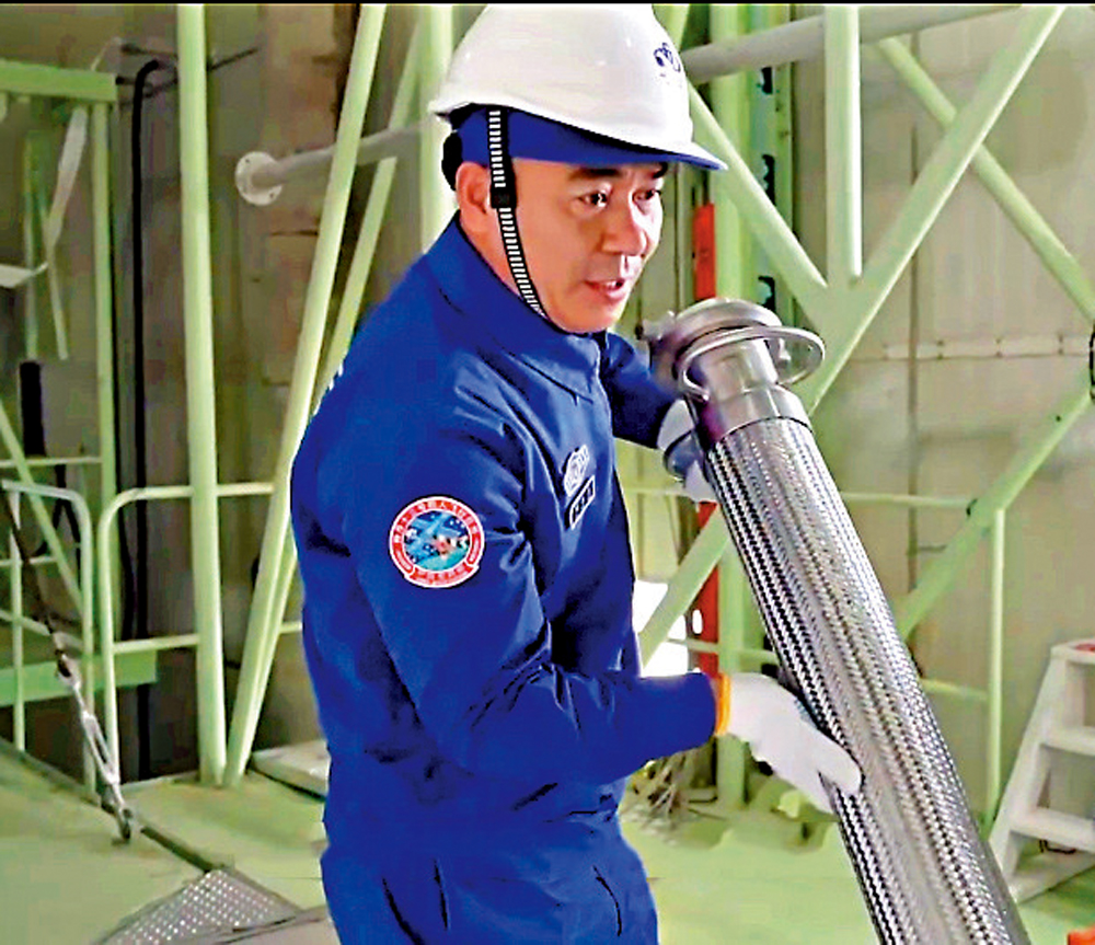 　　圖：劉華兵是酒泉衛星發射中心的「加注老兵」。