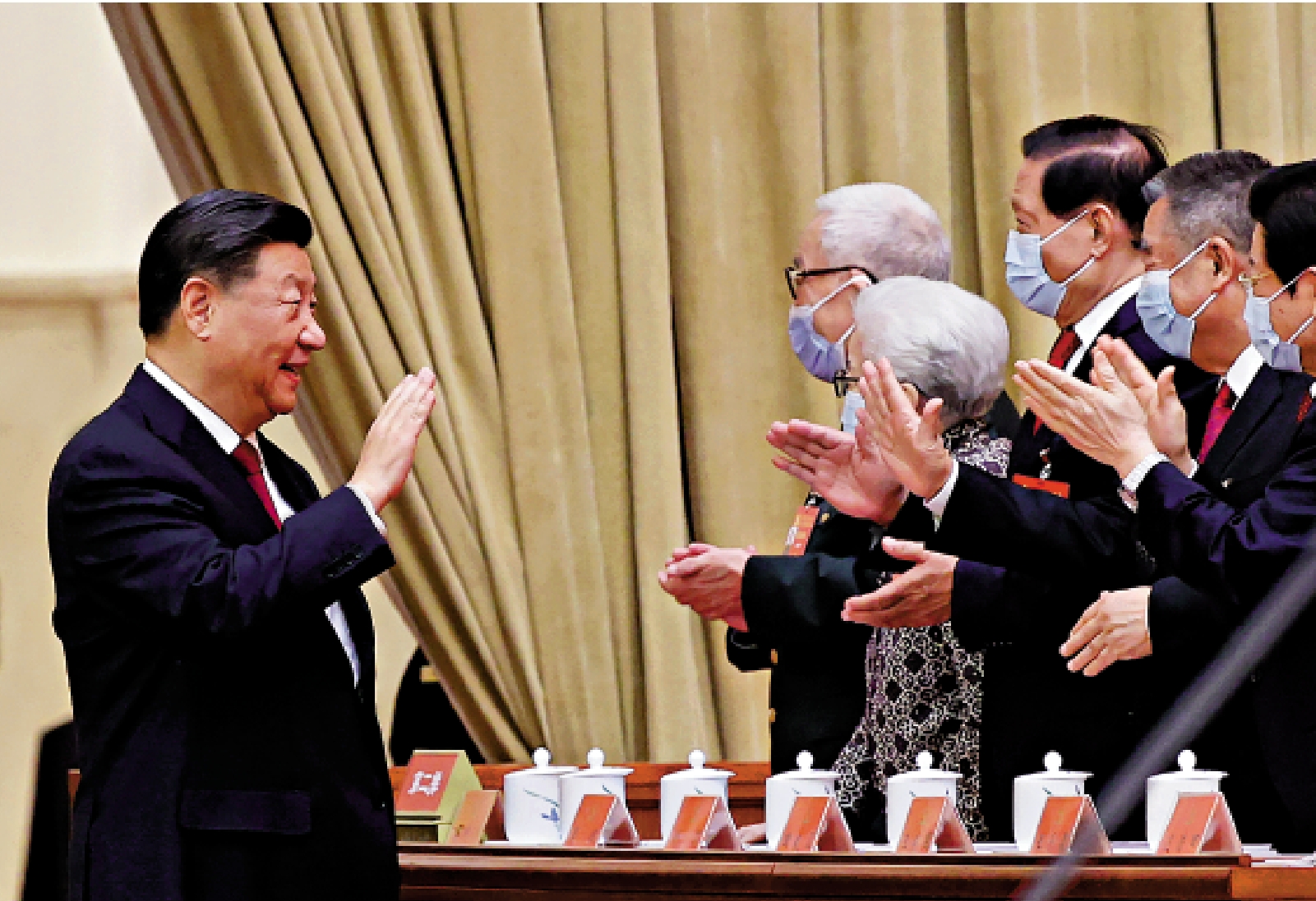 　　圖：10月16日，中國共產黨第二十次全國代表大會在北京人民大會堂開幕。圖為習近平步入會場。\中新社