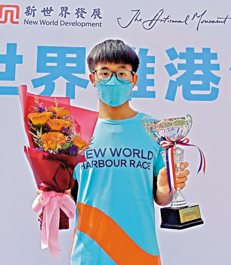 　　圖：曾遇溺的李港飛克服心理障礙，重拾對游泳的興趣，並在「飛躍新世界盃」賽事奪冠。