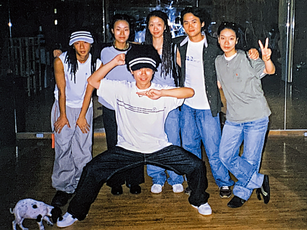 　　圖：潘沁（前）在排練廳練習街舞。