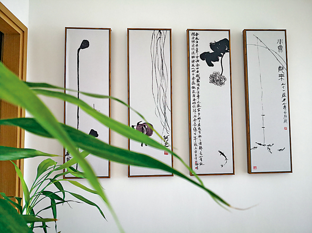 　　圖：一聯四幅齊白石水墨裝飾畫。\作者供圖