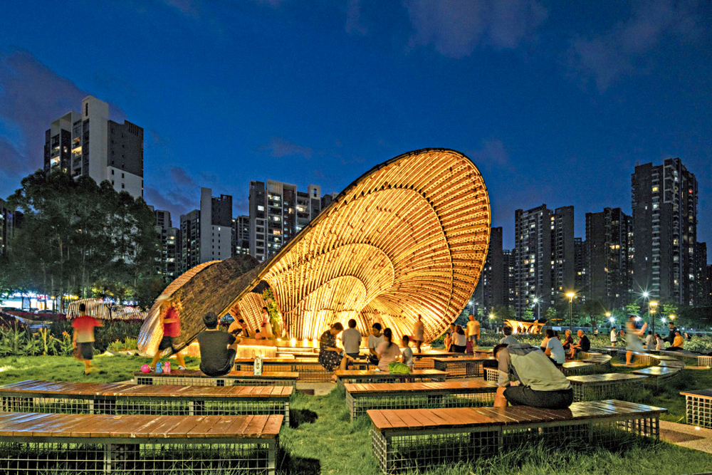 　　圖：佛山的花海竹亭吸引市民遊客觀景休憩。