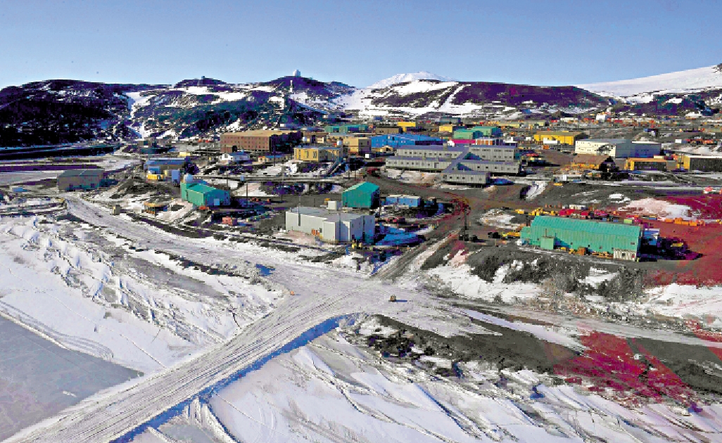 　　圖：美國位於南極的科研基地麥克默多站驚傳98人染疫，圖為麥克默多站全景。\法新社