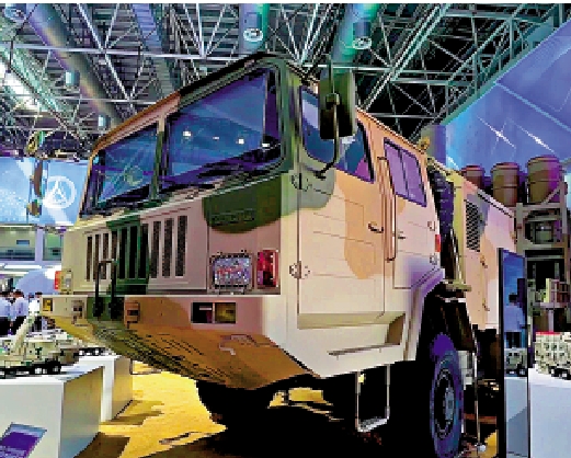 　　圖：在航展新亮相的紅旗-16FE。\大公報記者靜怡攝