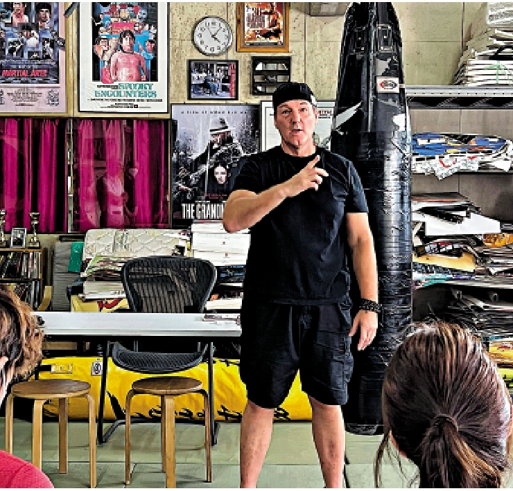 　　圖：麥志剛徒弟龍比意（Bey Logan）娓娓道來學習洪拳經歷。\主辦方供圖