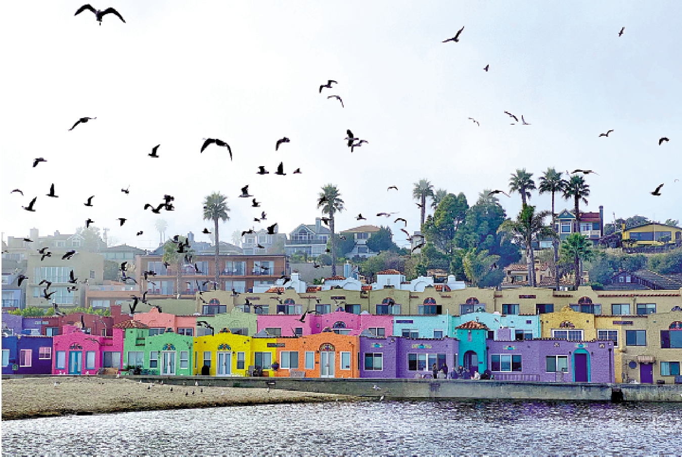 　　圖：Capitola小鎮七彩小屋。\作者供圖