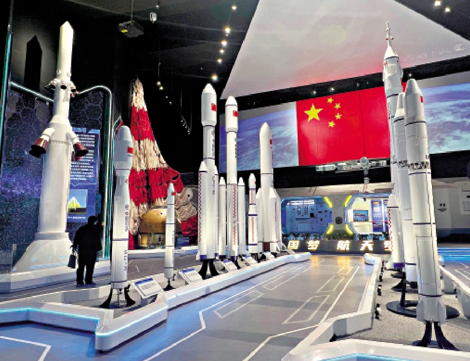 　　圖：中國航天博物館展示長征系列火箭模型等展品。\大公報記者劉凝哲攝