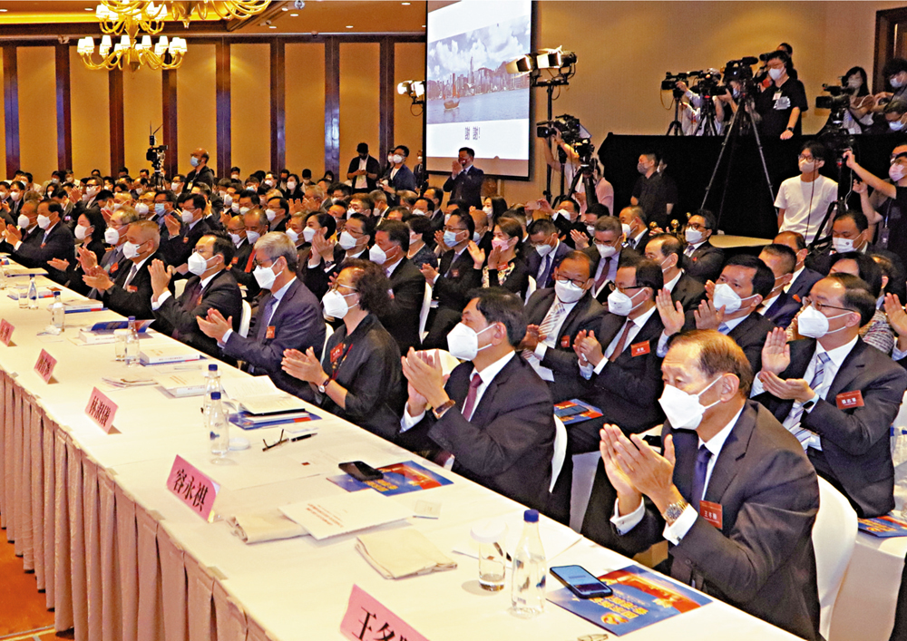 　　圖：出席分享會的人士對駱惠寧主任的發言送上熱烈掌聲。\大公報記者林少權攝