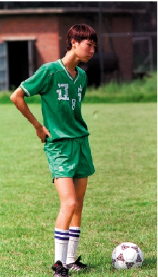 　　圖：1993年身處健力寶少年足球隊的李鐵身材瘦高，最突出的特點是能跑。