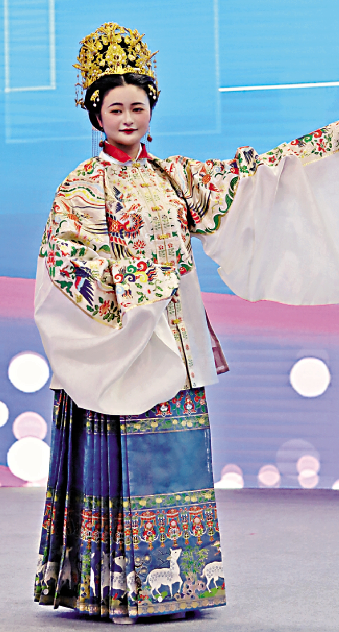 　　圖：今年7月台青林家萱穿明代漢服參加在北京舉行的兩岸青年峰會。\受訪者提供