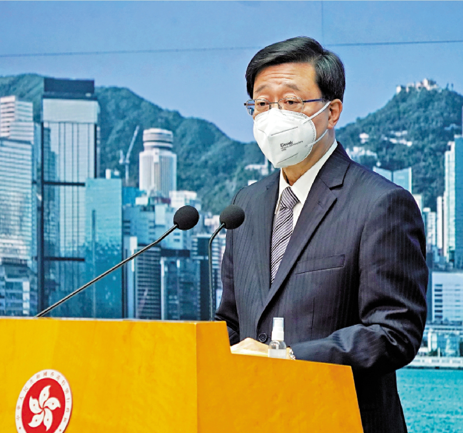 　　圖：行政長官李家超表示，就海外律師應否參與國安法案件，提請全國人大常委會釋法。