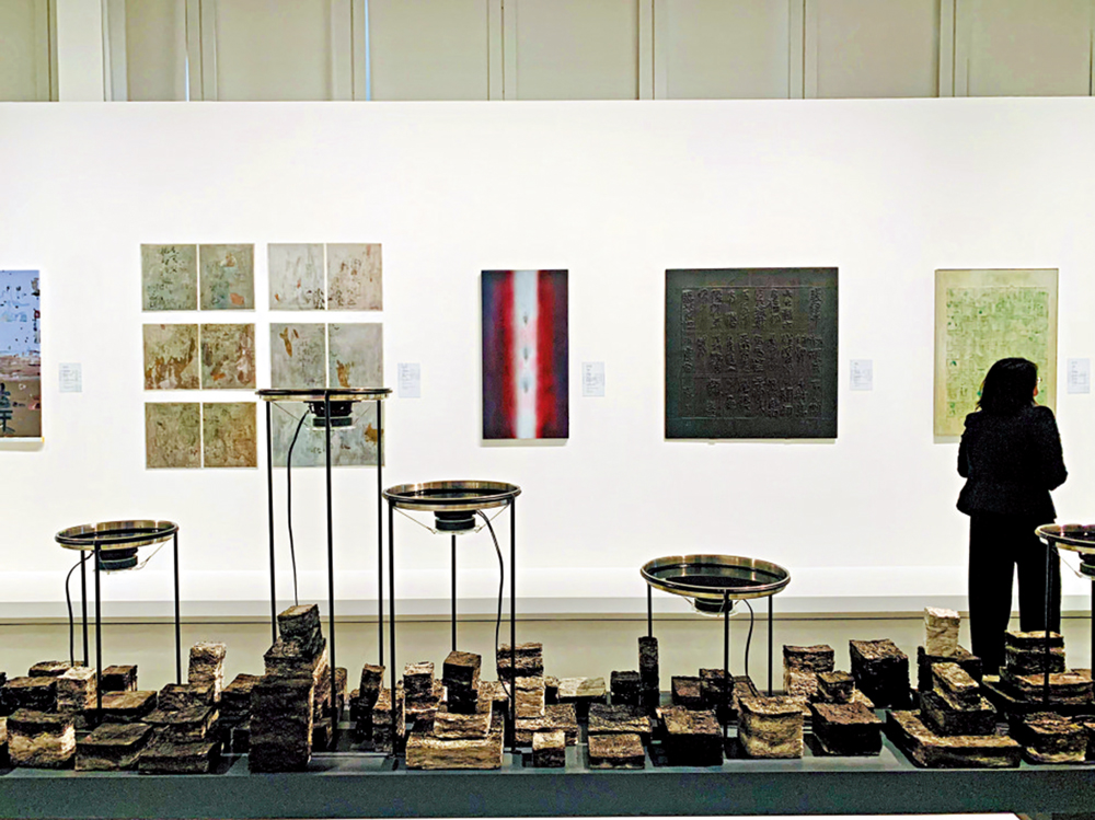 　　圖：香港藝術館「字由人──漢字創意集」展覽一景。\Daisy攝