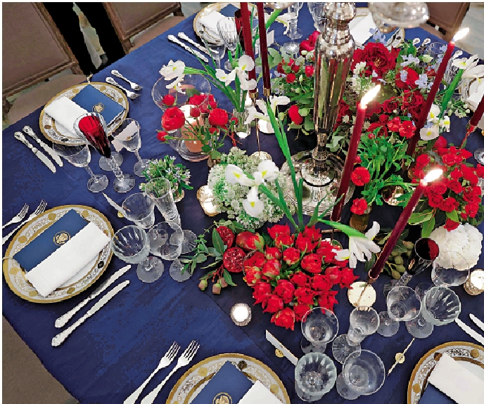 　　圖：用於此次國宴的餐具和桌布等用品都是租來的。\法新社